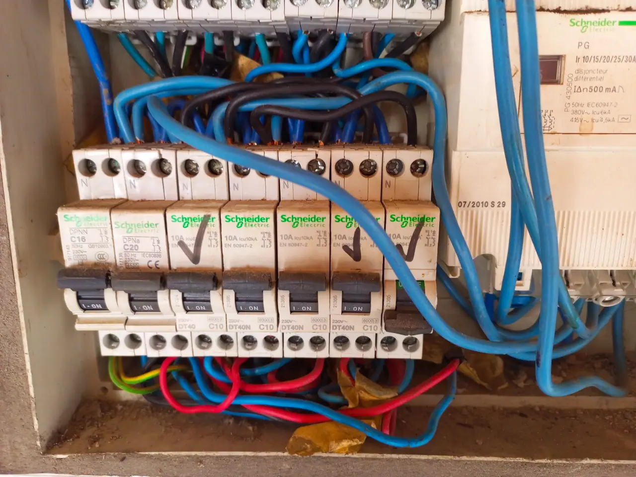 Banque d'énergie et remise aux normes du tableau électrique — photo 1